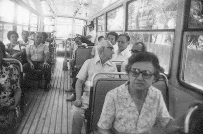 Passeio de ônibus pela cidade do Recife no ano de 1983 (João Quirino/Acervo histórico do Museu da Cidade do Recife)