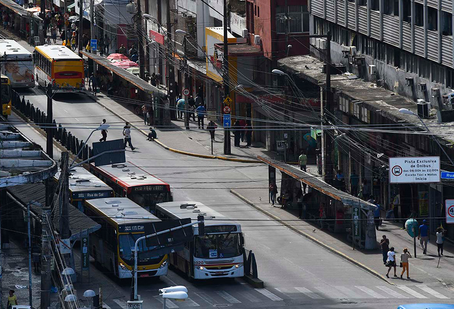 Avenida Conde da Boa Vista é um dos principais corredores de mobilidade do Recife. (Rafael Bandeira/LeiaJáImagens)